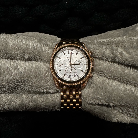 Michael Kors Pressley Rose Gold Watch - Picture 2 of 5